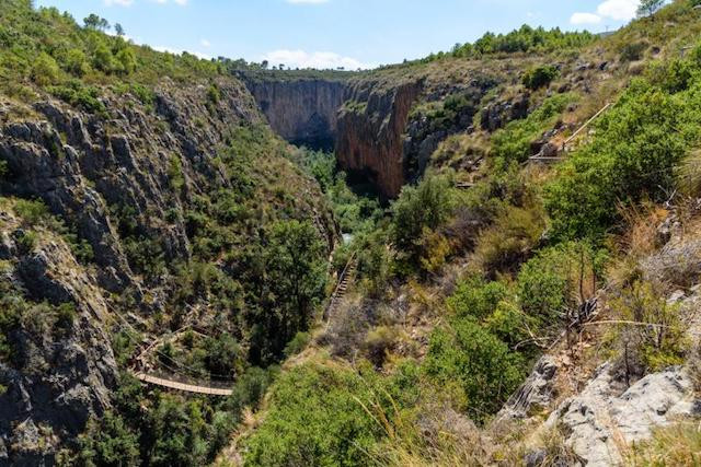 Ruta puentes colgantes Chulilla Valencia Aventura Amazonia3.jpg